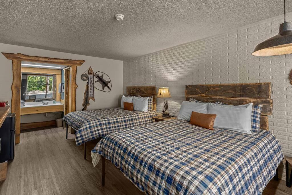Stonegate 2 Queen Beds Fast Wifi 50